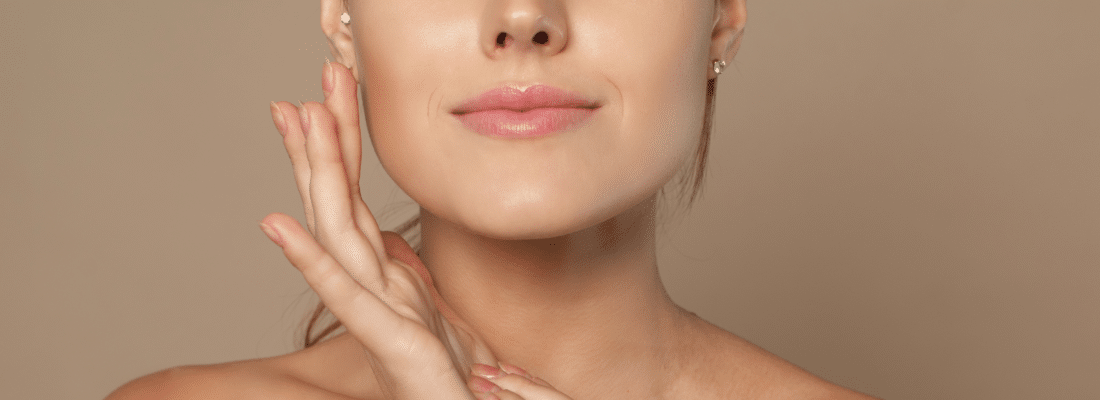 Visage hydraté d'une femme