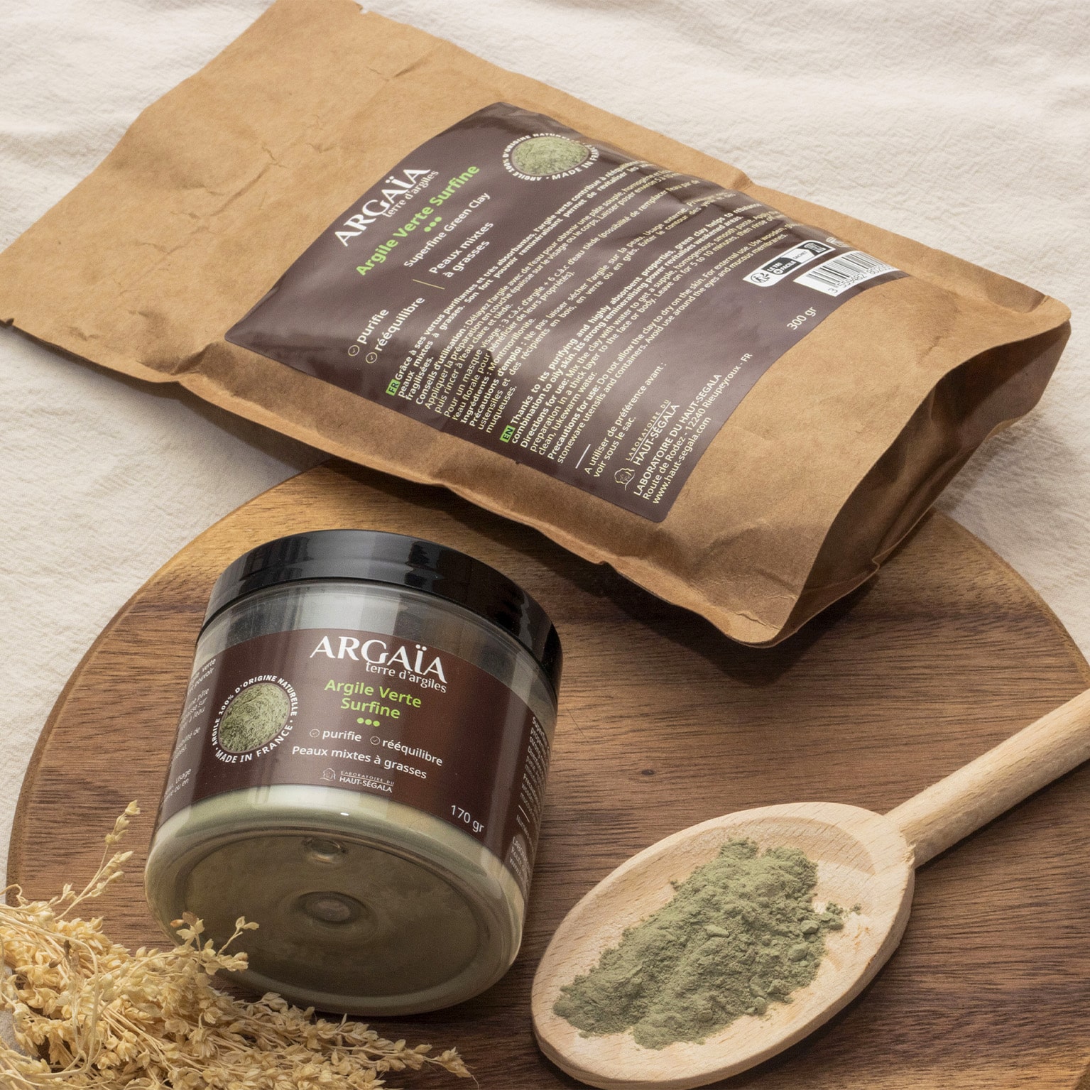 Sachet ou pot d'argile verte en poudre biologique du Laboratoire Haut-Ségala. Argile purifiante pour masques.