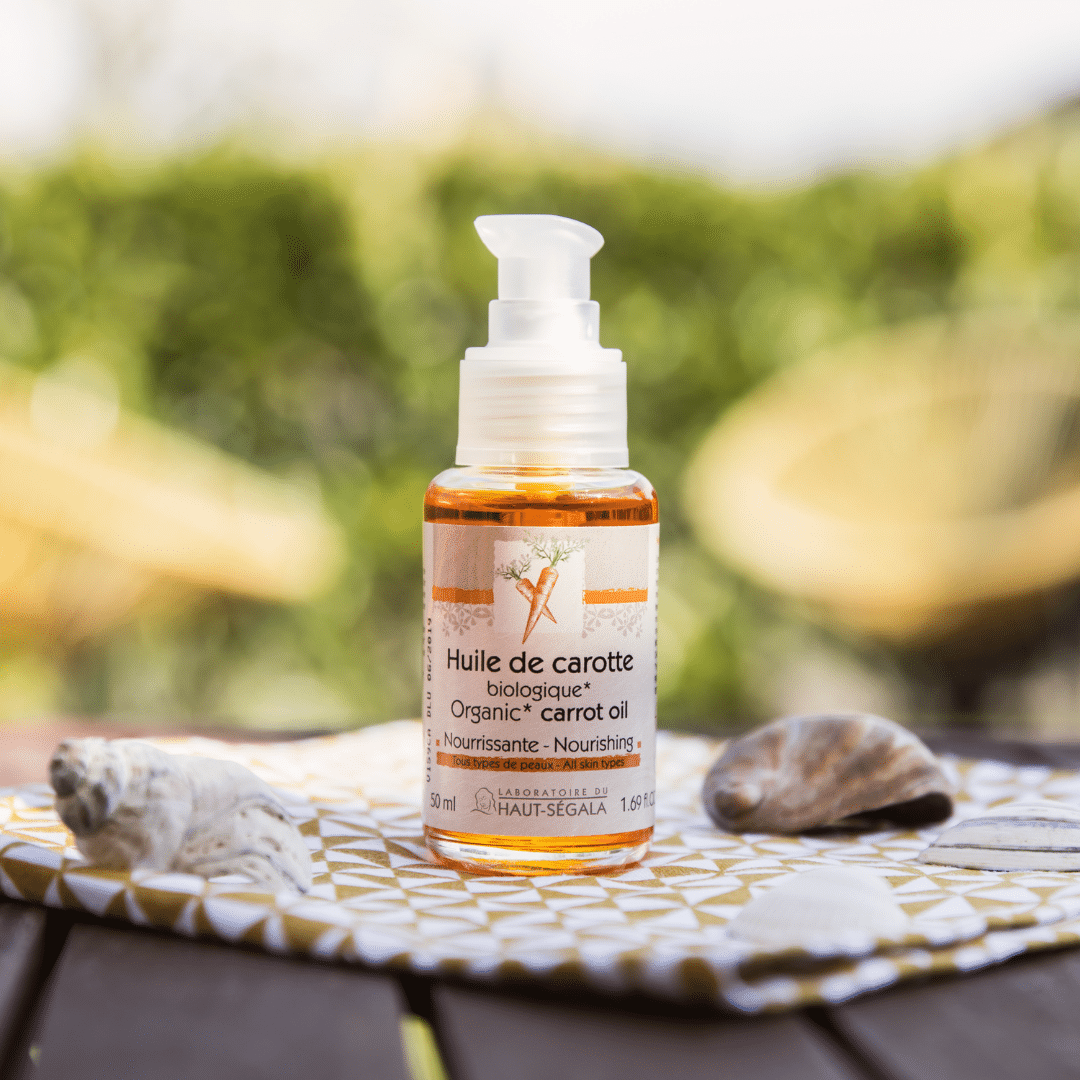 Favorisez un bronzage uniforme et nourrissez votre peau avec notre huile de carotte biologique.