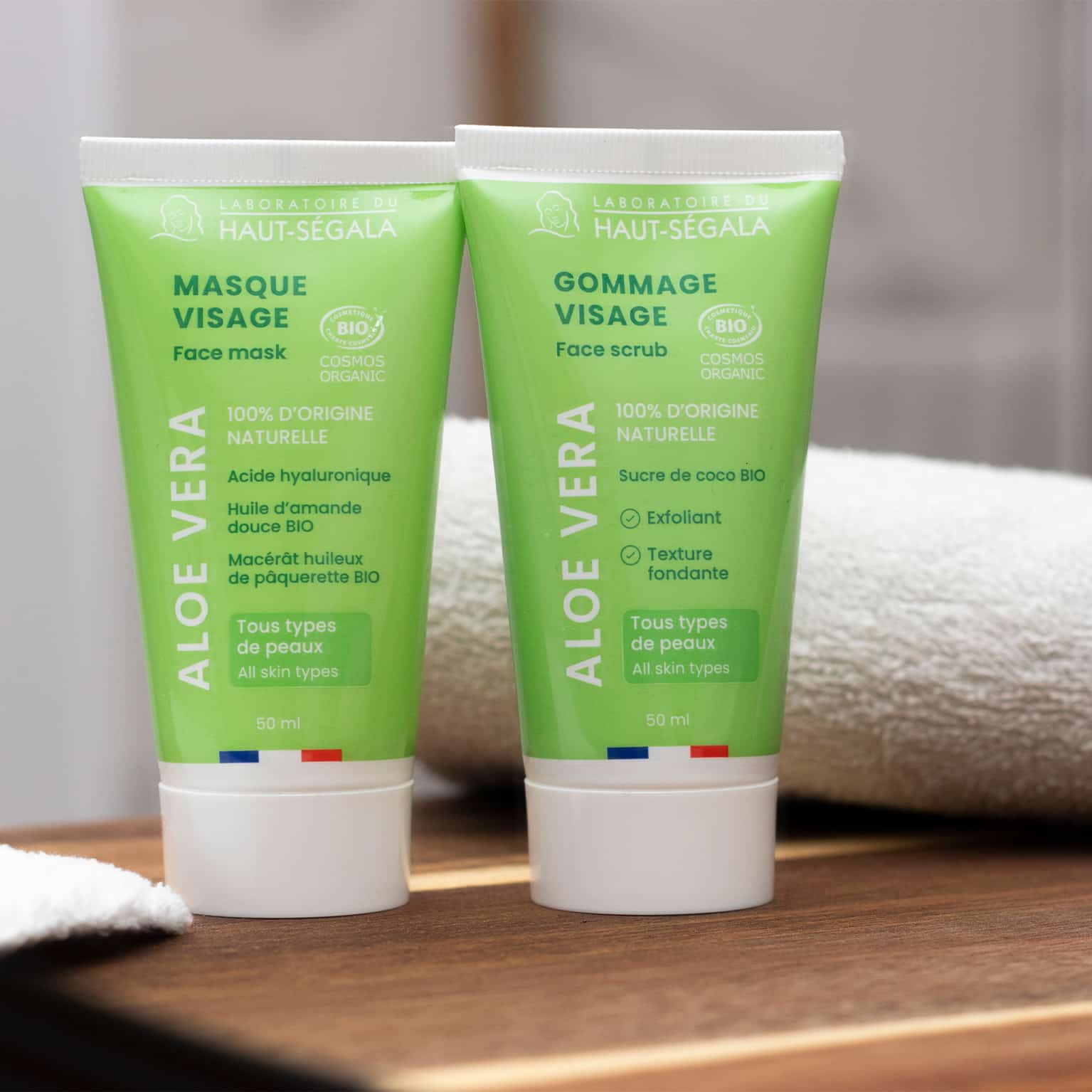 Deux pots de cosmétiques biologiques Haut-Ségala : un gommage et un masque pour le visage.